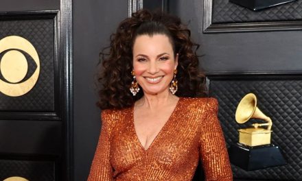 Así deslumbró ‘La Niñera’ a sus 65 años en la entrega de los Grammy 2023