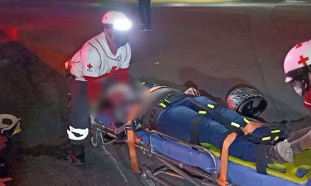 Saltillo: Grave por no ir usando su casco; cayó de su moto y golpeó su cabeza
