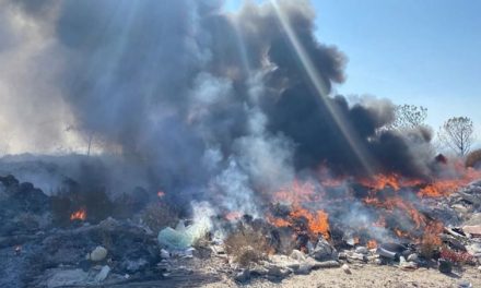 Investigan incendio en basurero clandestino de Ramos Arizpe