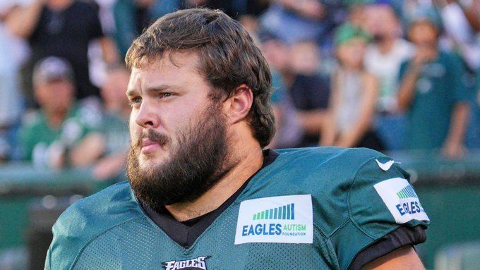 Jugador de los Eagles de Filadelfia es acusado de abuso sexual y secuestro a días del Super Bowl