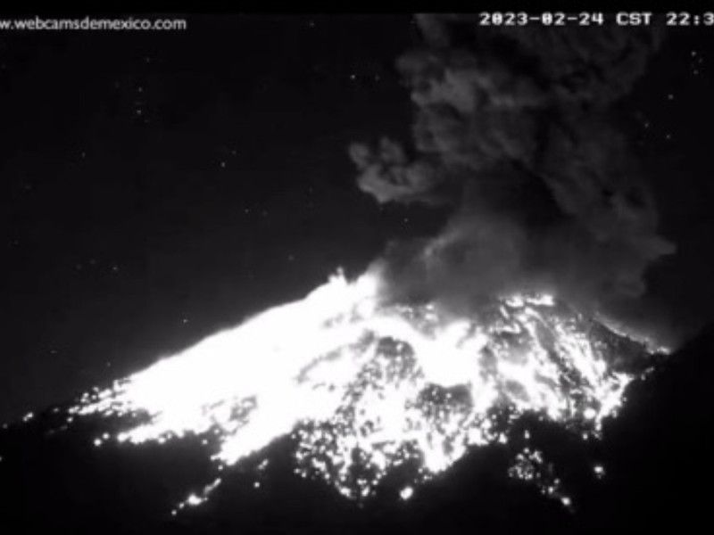 Encienden semáforo de alerta volcánica por impresionante explosión del Popo