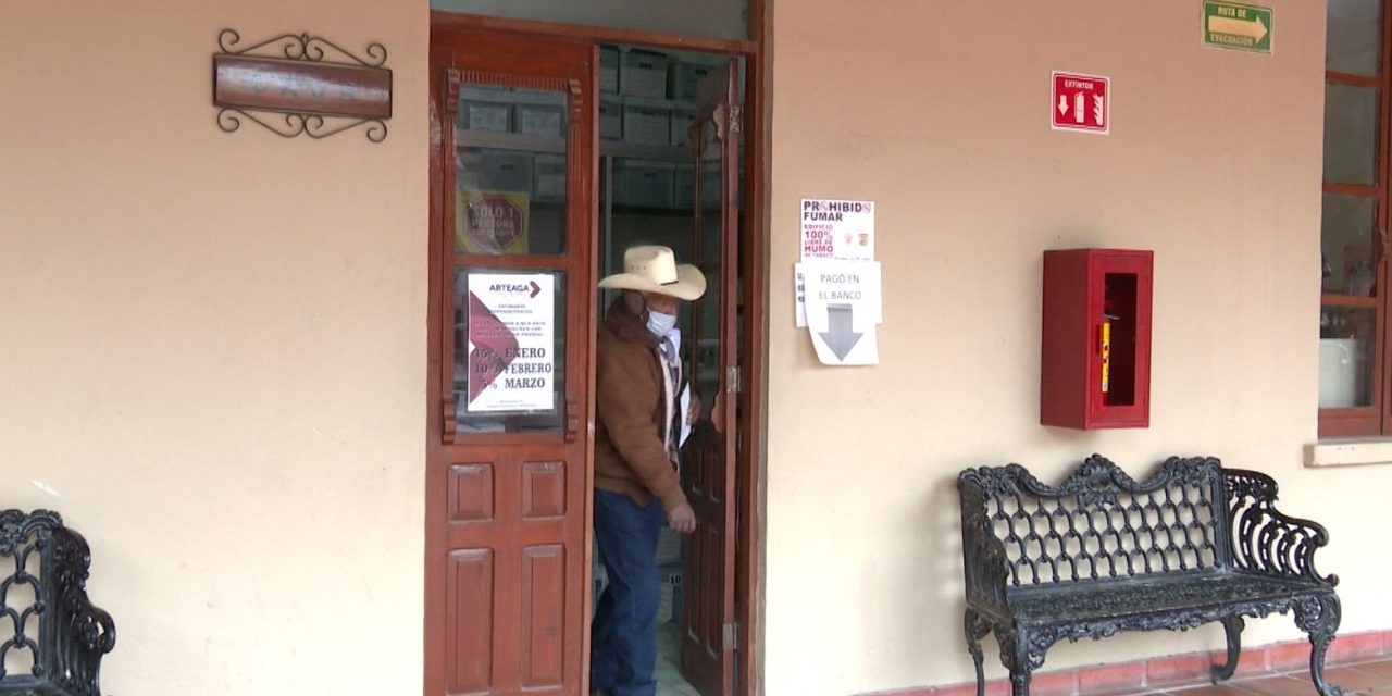 Responden arteaguenses al pago del predial