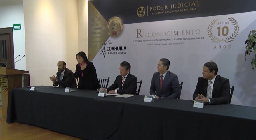 Poder Judicial de Coahuila reconoce a trabajadores con 10 a 40 años de trayectoria
