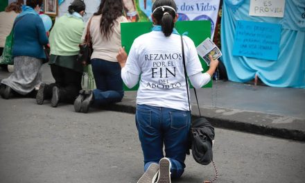 Saltillo: Se reúnen en oración por el fin del aborto