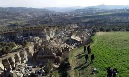 Tajo de 300 metros se abre en Turquía tras sismo