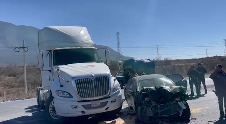 Saltillo: Tractocamión provoca accidente en carretera Zacatecas