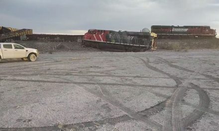 Reportan tren descarrilado en Parras de la Fuente: habría personas prensadas