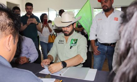 Alianza PVEM-UDC registran registran a Alex Martínez en el Distrito XII