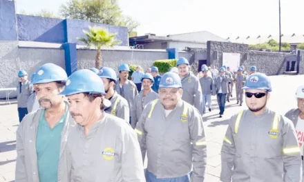 Trabajadores de confianza de AHMSA sin salario ni esperanza