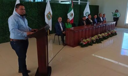 Anuncian becas para alumnos de la UTRC