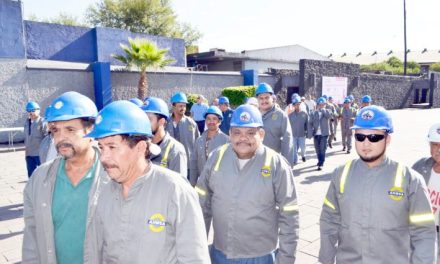 Trabajadores de AHMSA exigen sus pagos pendientes