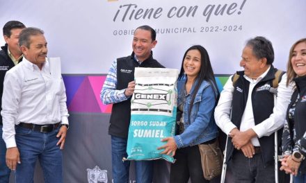 Entrega alcalde de Acuña apoyo al campo
