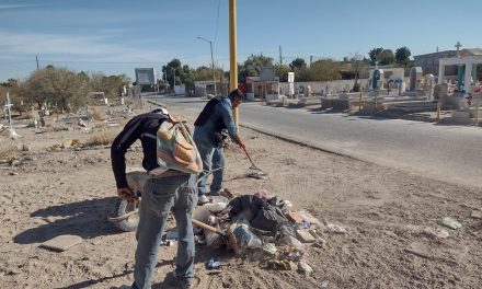Realizan limpieza de panteones de Torreón