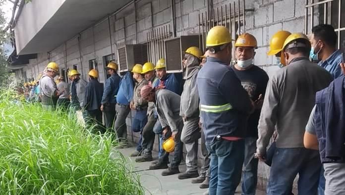AHMSA deja sin sueldo a empleados de confianza