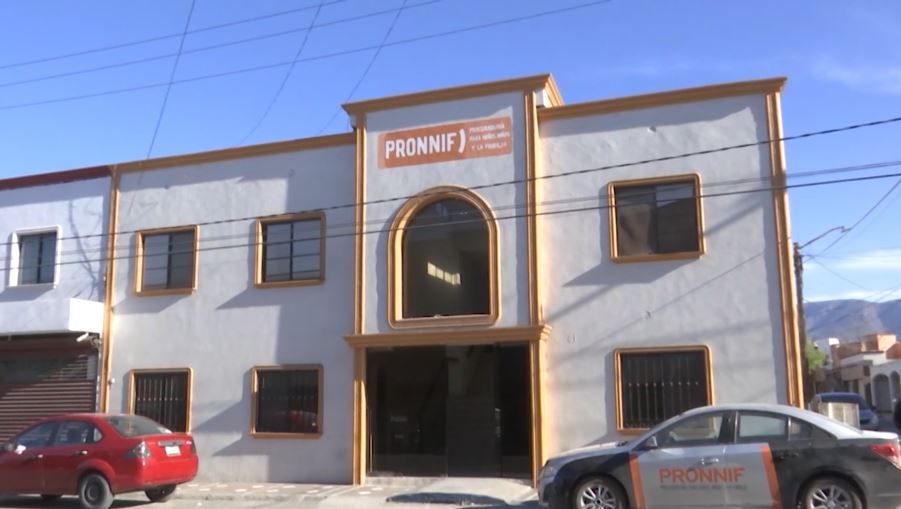 Encuentran a menor buscando comida en basureros en Monclova