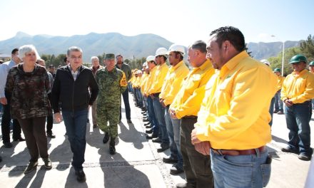 Reconoce Riquelme labor de brigadistas por lucha contra incendios forestales en Coahuila