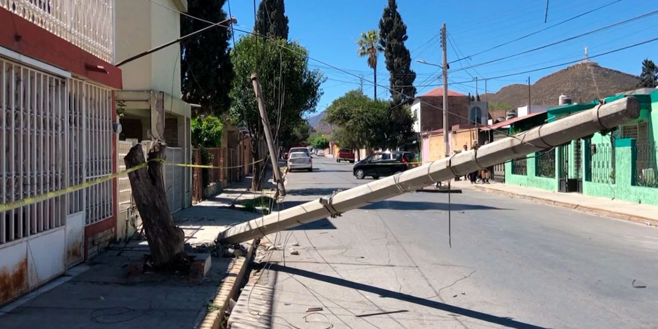 Saltillo: Deja destrozos accidente en Valle de las Flores Popular