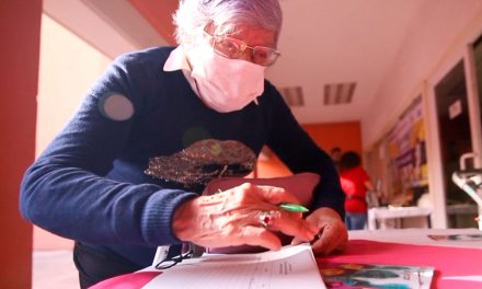Coahuila: Aumentan solicitudes de adultos mayores para ser empacadores voluntarios