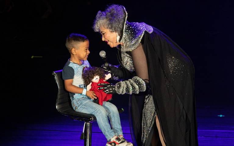 ‘¡De piedra!’ Se cumple sueño de Chucho y canta ‘Castillos’ junto a Amanda Miguel (video)