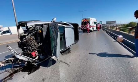 Saltillo: Caos vial y daños materiales deja aparatoso accidente sobre V. Carranza