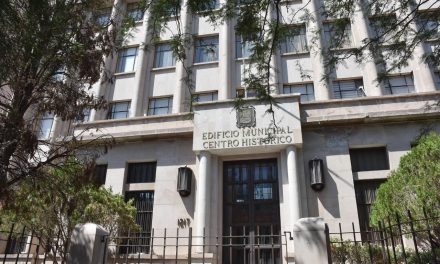 Sin luz, suspenden servicio en oficinas del Banco de México en Torreón