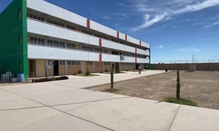 Entrega alcalde de Torreón barda perimetral a CECyTEC