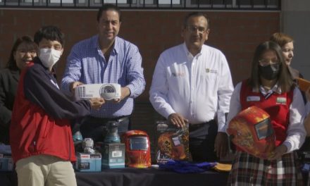 Equipan al CECyTE: entregan material por 100 mil pesos en Ramos Arizpe