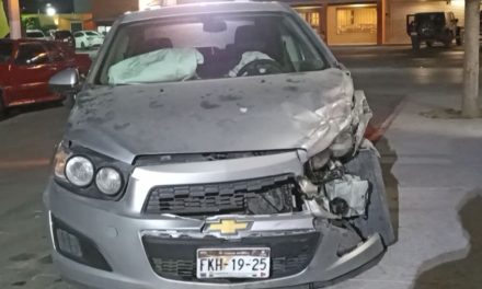 Ebrio retorna sin precaución provocando accidente y se puso agresivo en Saltillo