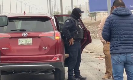 Mujer pierde la vida en aparatosa volcadura en carretera a Monclova… no portaba cinturón de seguridad
