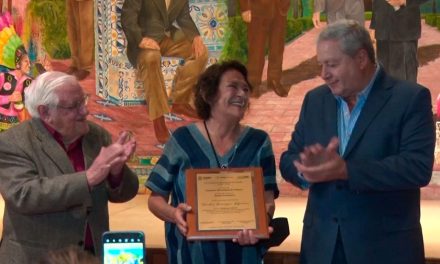 Distinguen como «profeta en su tierra» a Claudia Rumayor Aguirre, difusora del Sarape