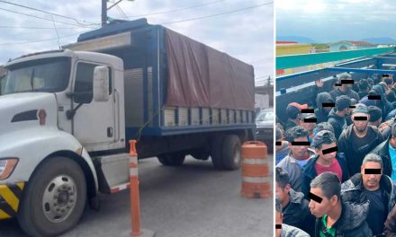 Rescatan a 79 migrantes que viajaban en caja de tráiler en Nadadores, Coahuila