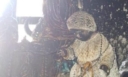 Queda intacto Niño Dios tras incendio en Castaños