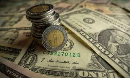 El peso se levanta: rompe la barrera de 18 pesos por dólar