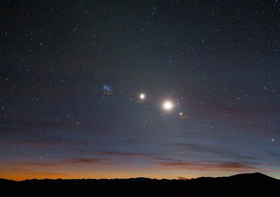 Este martes 28 de marzo se podrá apreciar la alineación de 5 planetas con la Luna
