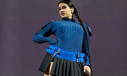 Micrófono de Rosalía se enciende por error y esto les dijo a sus bailarines (video)