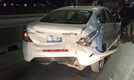 Chocan entre taxistas sobre el bulevar Fundadores de Saltillo
