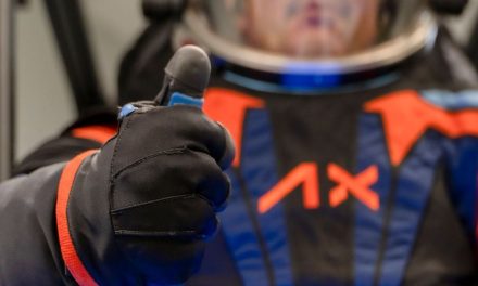 Presentan el nuevo traje espacial para la misión Artemis 3