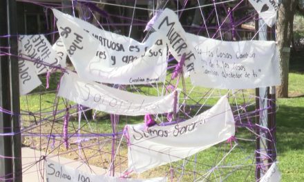 En la UAdeC conmemoran el 8M; se colocaron leyendas pidiendo respeto y freno a la violencia