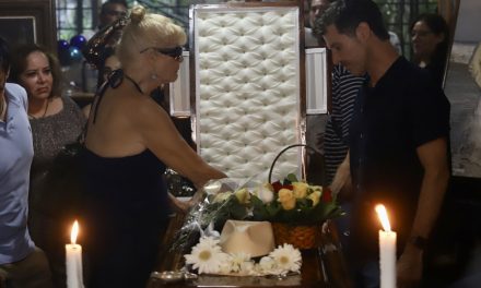 Así despidieron al actor Andrés García en la playa de Acapulco
