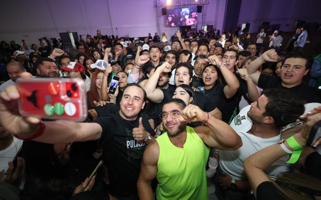 Manolo Jiménez lleva propuestas a los jóvenes