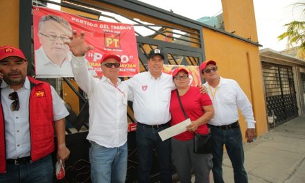 Lleva Ricardo Mejía Berdeja propuestas a colonias de Saltillo