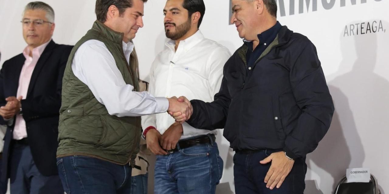 MARS entrega escrituras a coahuilenses
