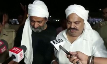 Video: Expolítico de la India es asesinado durante una transmisión en vivo