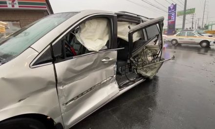 Saltillo: Joven lesionada tras colisión con tráiler en bulevar Antonio Cárdenas