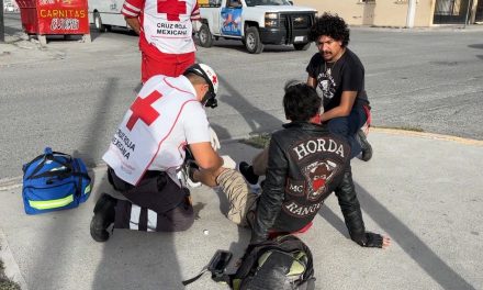 Hombre cae de su moto por un bordo sin señalizar en Misión Cerritos
