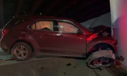 Ebrio se estrella contra puente vehicular en Saltillo y termina en el hospital