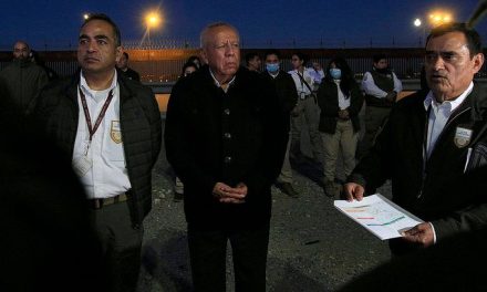 Citan a comparecer a Garduño por muerte de 40 migrantes en Ciudad Juárez
