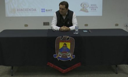 Imparten platica a alumnos de la Facultad de Economía de la UAdeC