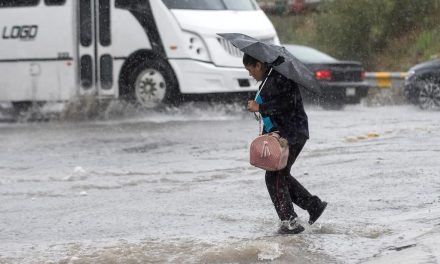El paraguas será el mejor amigo de los saltillenses… seguirán las lluvias durante el fin de semana