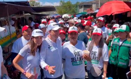 Visita Manolo a comerciantes ambulantes del Mercado de la Guayulera
